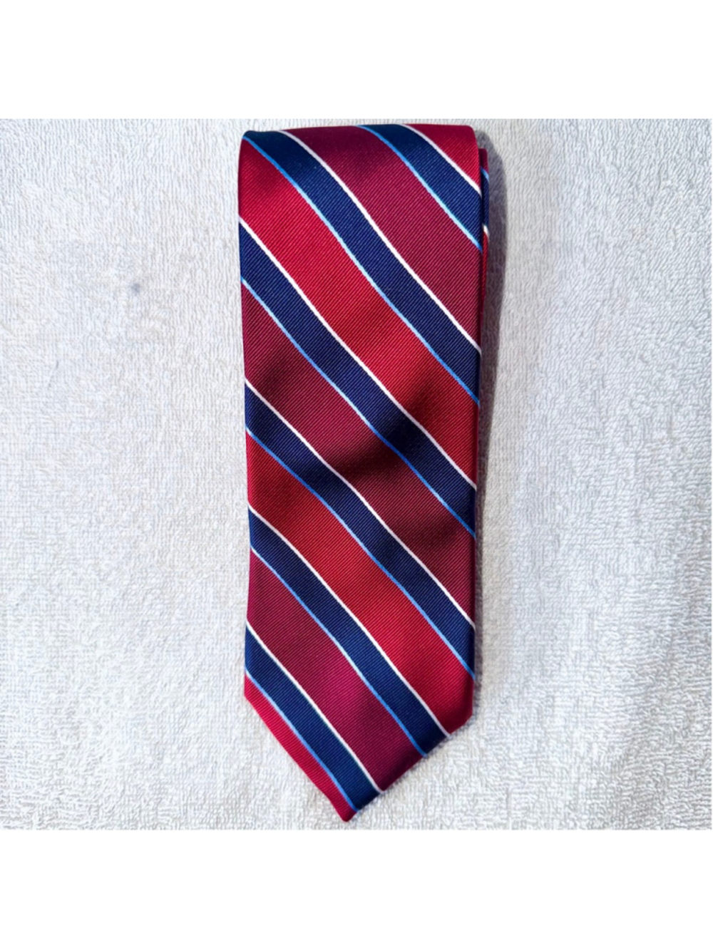 NWOT Men’s CHAPS 100% Silk Red/Blue/Maroon Diagonal Stripe Neck Tie